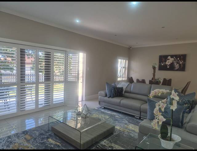 4 BEDROOM TOWNHOUSE FOR SALE IN IZINGA ESTATE